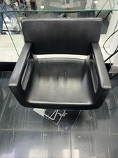 hairdressing chair