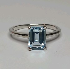9CT WHITE GOLD AQUAMARINE EMERALD CUT RECTANGLE SOLITAIRE RING SIZE N½ 