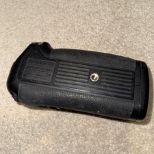 Genuine Nikon MB-D10 Battery Grip for D300 D300s D700 DSLRs (103)