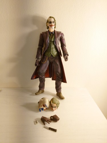 Play arts kai the joker - arts,
