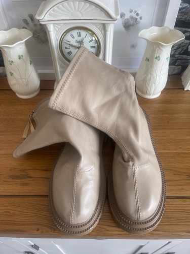 Women zip boots - up,