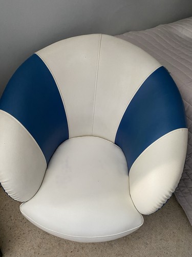 Eyecatching blue and white - eyecatching,