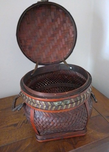 Beautiful vintage woven rattan - beautiful,