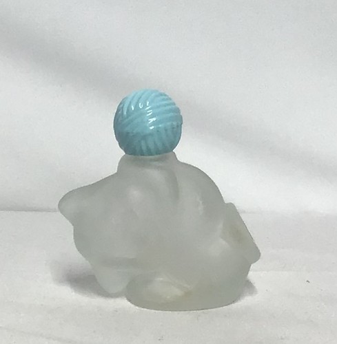 Vintage avon kitty with yarn - vintage,