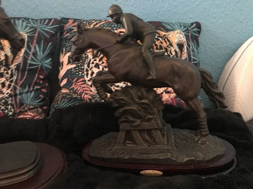 Brown resin horse - brown,