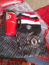 MANCHESTER UNITED GOODIES TRAVEL MUG. HAT , PEN , BAG NEVER USED