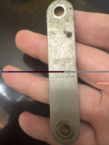Parts blade lock keeper - -,