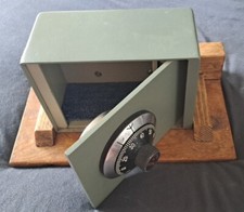 Chubb Vintage Manifoil Keybox Green (H16xW22xD10cm) on Pine Base