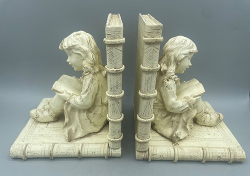 Pair bookends in the form - bookends, ~
