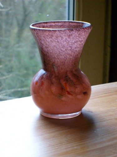 Small thistle shaped vasart - thistle,