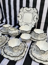 Shelley Queen Anne “Garland