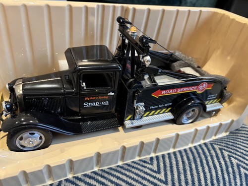 Snap 1934 ford tow truck - snap-on,