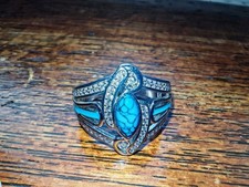 WHITE METAL RING WITH TURQUOISE STONE, ENAMELLING, AND DIAMANTE STONES - SIZE Q