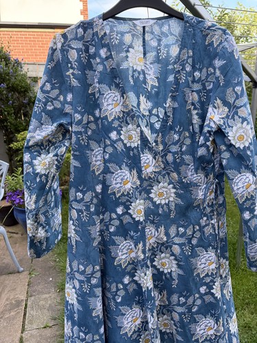 Toast blue floral - 16, over