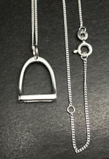 Stirrup pendant necklace 