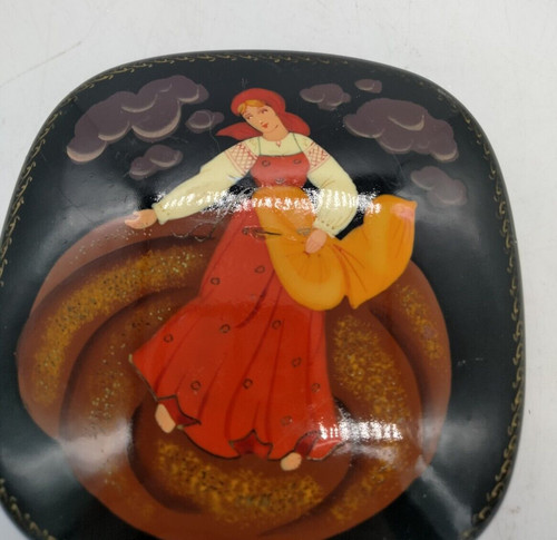 Vintage signed russian lacquer - russian,