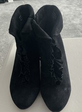 Womens Taking shape pixie