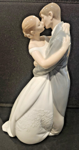 Nao lladro kiss forever - by, forever"