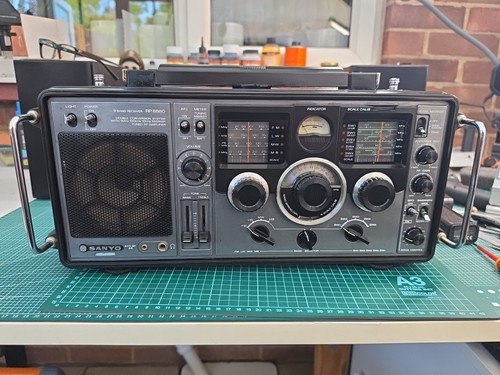 Vintage sanyo band receiver - band,