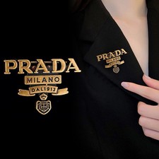 Retro brooch letter pin collar