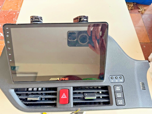 Alpine multimedia head unit