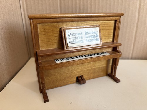 Dolls scale house music - 12, house.