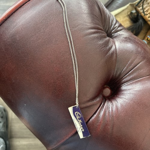 Chain necklace features - chain,