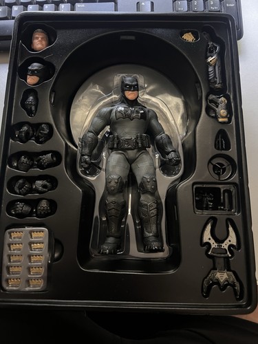 Mezco collective batman - 1:12,