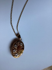 9ct Yellow Gold Oval Patterned