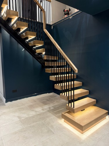 Steel staircase spine - steel,
