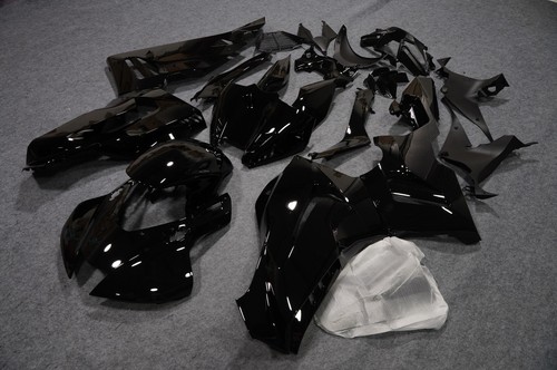Glossy black injection - glossy,
