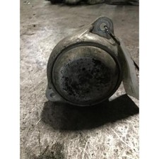 ENGINE MOUNTING BRACKET