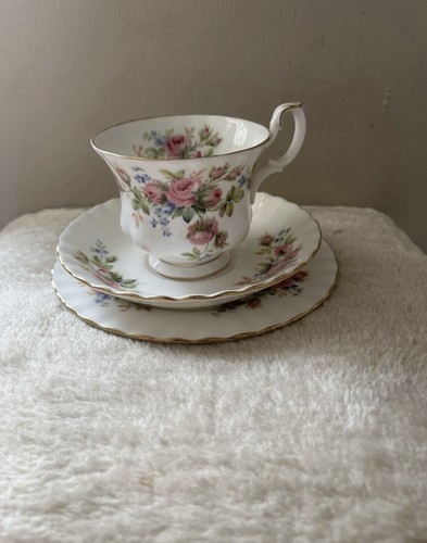 Royal albert moss rose bone - albert,