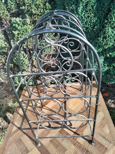 Metal wine rack lockable - , with
