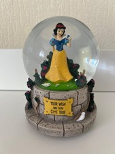 disney snow white snow globe