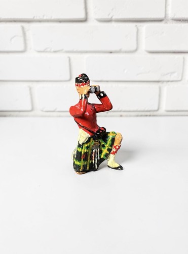Johillco highlanders kneeling - johillco,