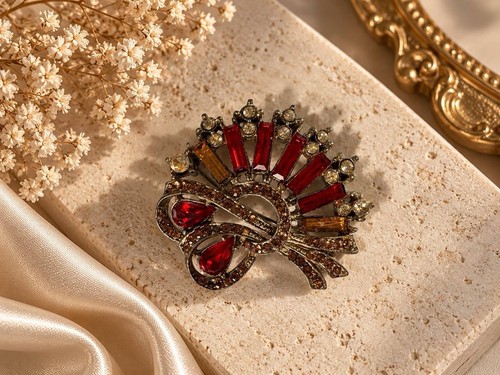 Vintage fan bow rhinestone - &,