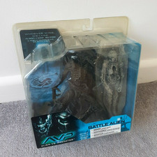 McFarlane Toys Battle Alien 8 Inch AVP Action Figure Alien Vs Predator 2004 Film