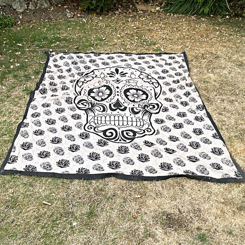 Black white skull pattern - white,