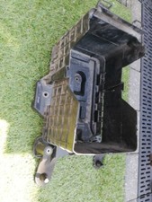 VW GOLF MARK 5 2005 2.0 DIESEL BATTERY TRAY 1K0 915 335C