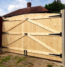WOODEN DRIVEWAY GATES! 6FT