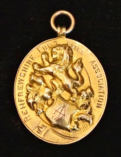 5gm 9ct gold football - 9ct,