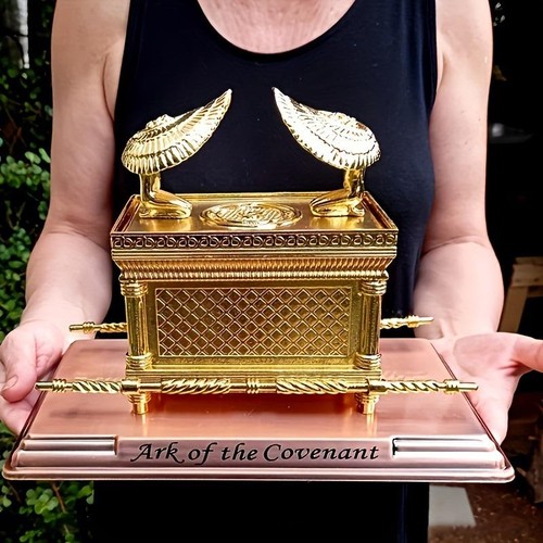 Ark the covenant golden - of,
