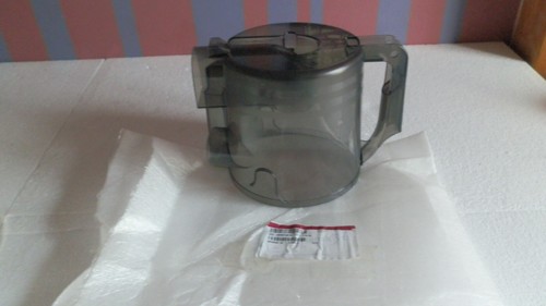 New genuine bagless vacuum - new,