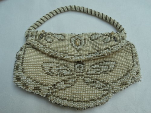 Vintage small glass bead - small,