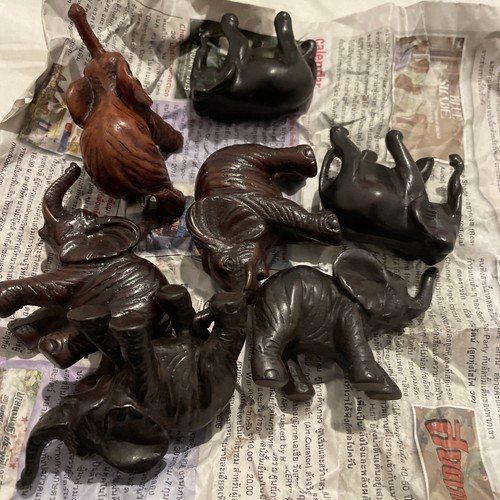 Small elephants statues made - small,