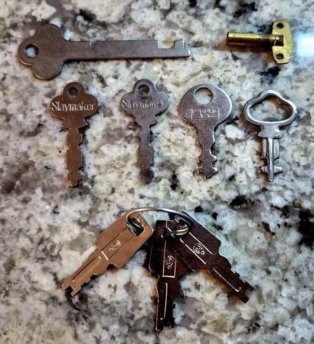 Lot vintage keys - lot,