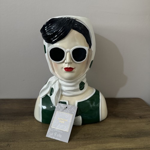 Retro style lady - head, bust