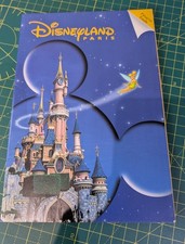 Disneyland Paris Guide Book 1999 Including Park Map On Gold Out Back Cover