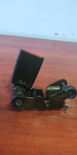 Belt buckle left rear - belt,